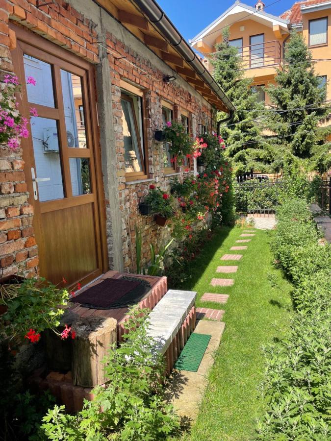 Flower House In The City Center! 프리슈티나 외부 사진